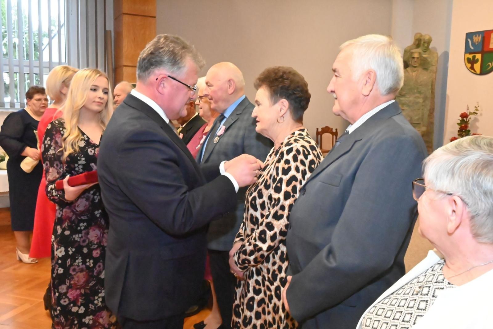 Zdjęcie w galerii na portalu naszraciborz.pl: Złote gody w gminie Krzyżanowice. Świętuje ponad 20 par [FOTO i WIDEO] wiadomości z regionu