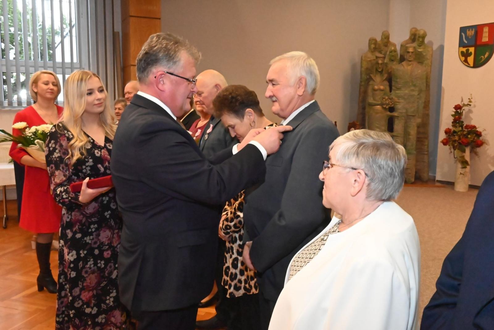 Zdjęcie w galerii na portalu naszraciborz.pl: Złote gody w gminie Krzyżanowice. Świętuje ponad 20 par [FOTO i WIDEO] wiadomości z regionu