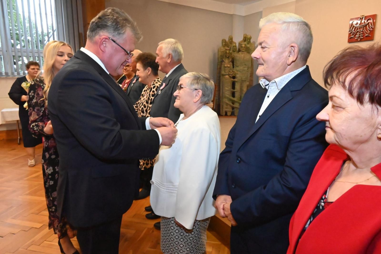 Zdjęcie w galerii na portalu naszraciborz.pl: Złote gody w gminie Krzyżanowice. Świętuje ponad 20 par [FOTO i WIDEO] wiadomości z regionu
