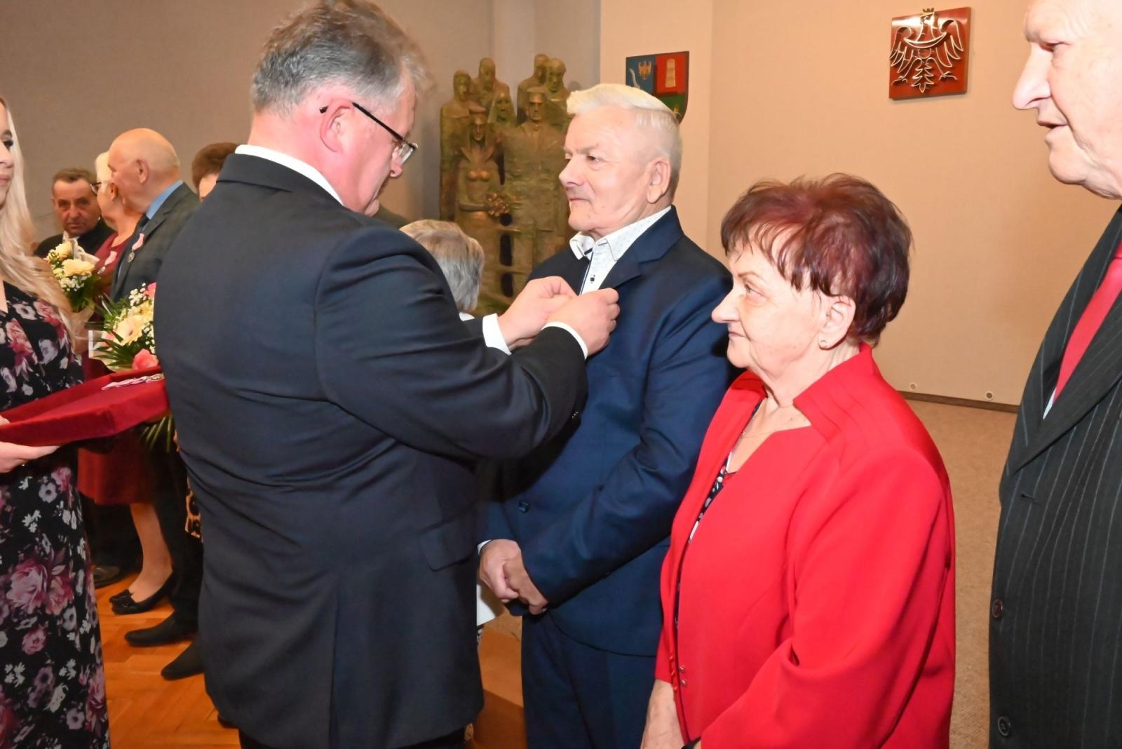 Zdjęcie w galerii na portalu naszraciborz.pl: Złote gody w gminie Krzyżanowice. Świętuje ponad 20 par [FOTO i WIDEO] wiadomości z regionu