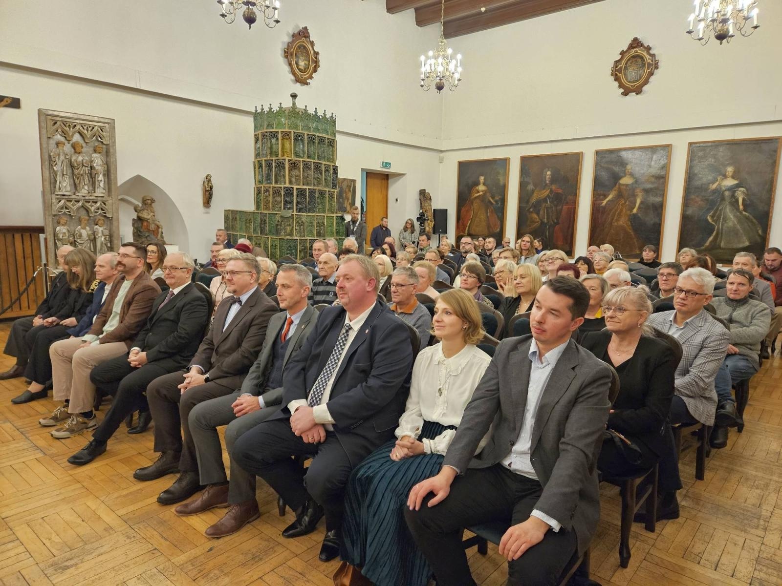 Zdjęcie w galerii na portalu naszraciborz.pl: Prezydent uhonorował laureatów podczas Raciborskiej Gali Kultury i Wolontariatu wiadomości z regionu