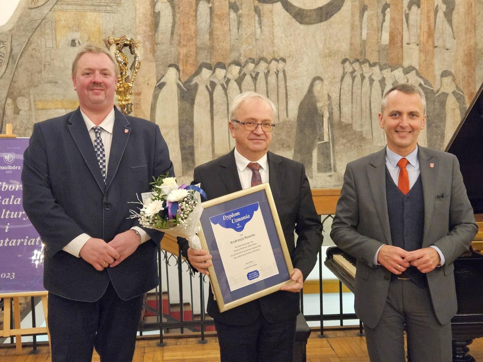Zdjęcie w galerii na portalu naszraciborz.pl: Prezydent uhonorował laureatów podczas Raciborskiej Gali Kultury i Wolontariatu wiadomości z regionu