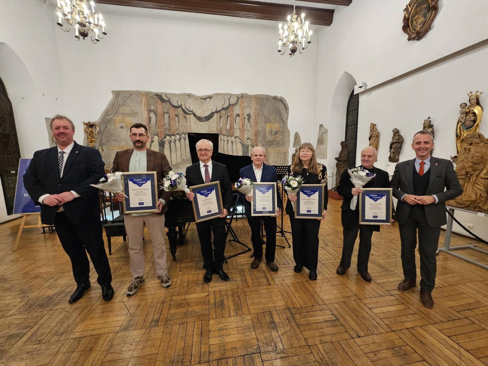 Zdjęcie w galerii na portalu naszraciborz.pl: Prezydent uhonorował laureatów podczas Raciborskiej Gali Kultury i Wolontariatu wiadomości z regionu