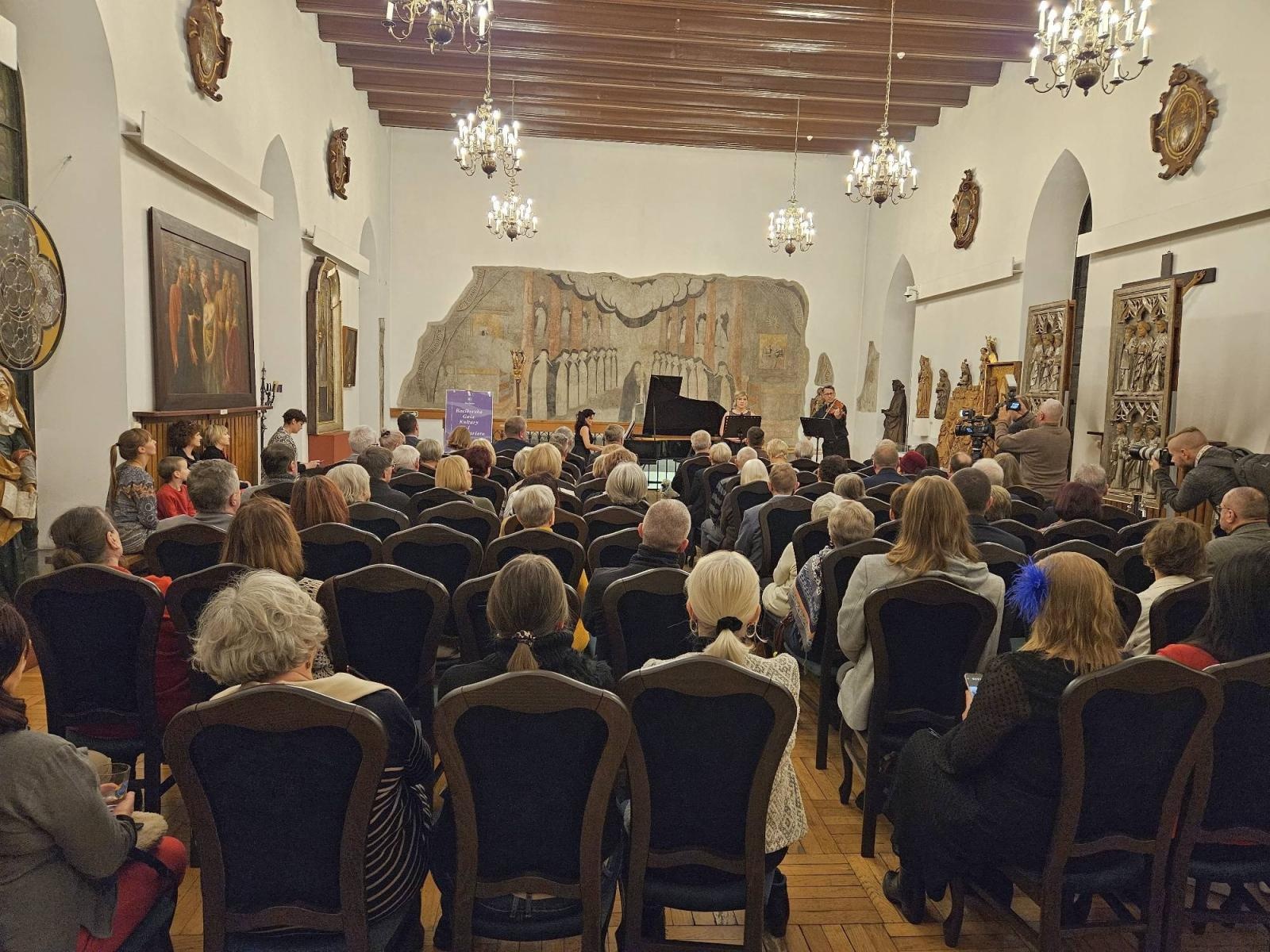 Zdjęcie w galerii na portalu naszraciborz.pl: Prezydent uhonorował laureatów podczas Raciborskiej Gali Kultury i Wolontariatu wiadomości z regionu