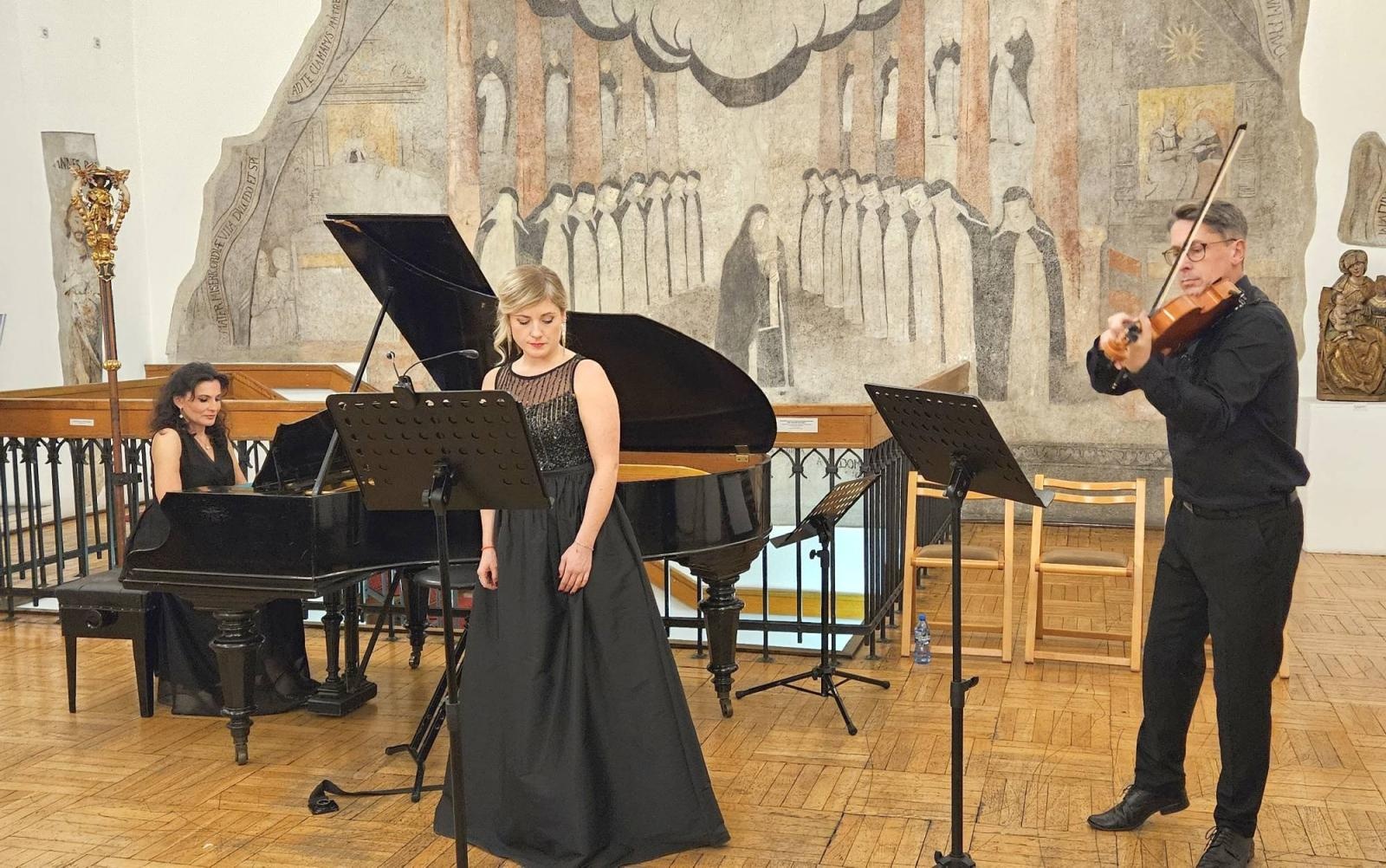 Zdjęcie w galerii na portalu naszraciborz.pl: Prezydent uhonorował laureatów podczas Raciborskiej Gali Kultury i Wolontariatu wiadomości z regionu