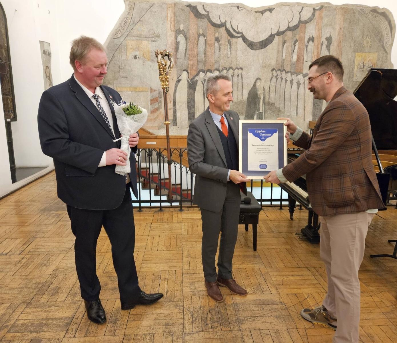 Zdjęcie w galerii na portalu naszraciborz.pl: Prezydent uhonorował laureatów podczas Raciborskiej Gali Kultury i Wolontariatu wiadomości z regionu