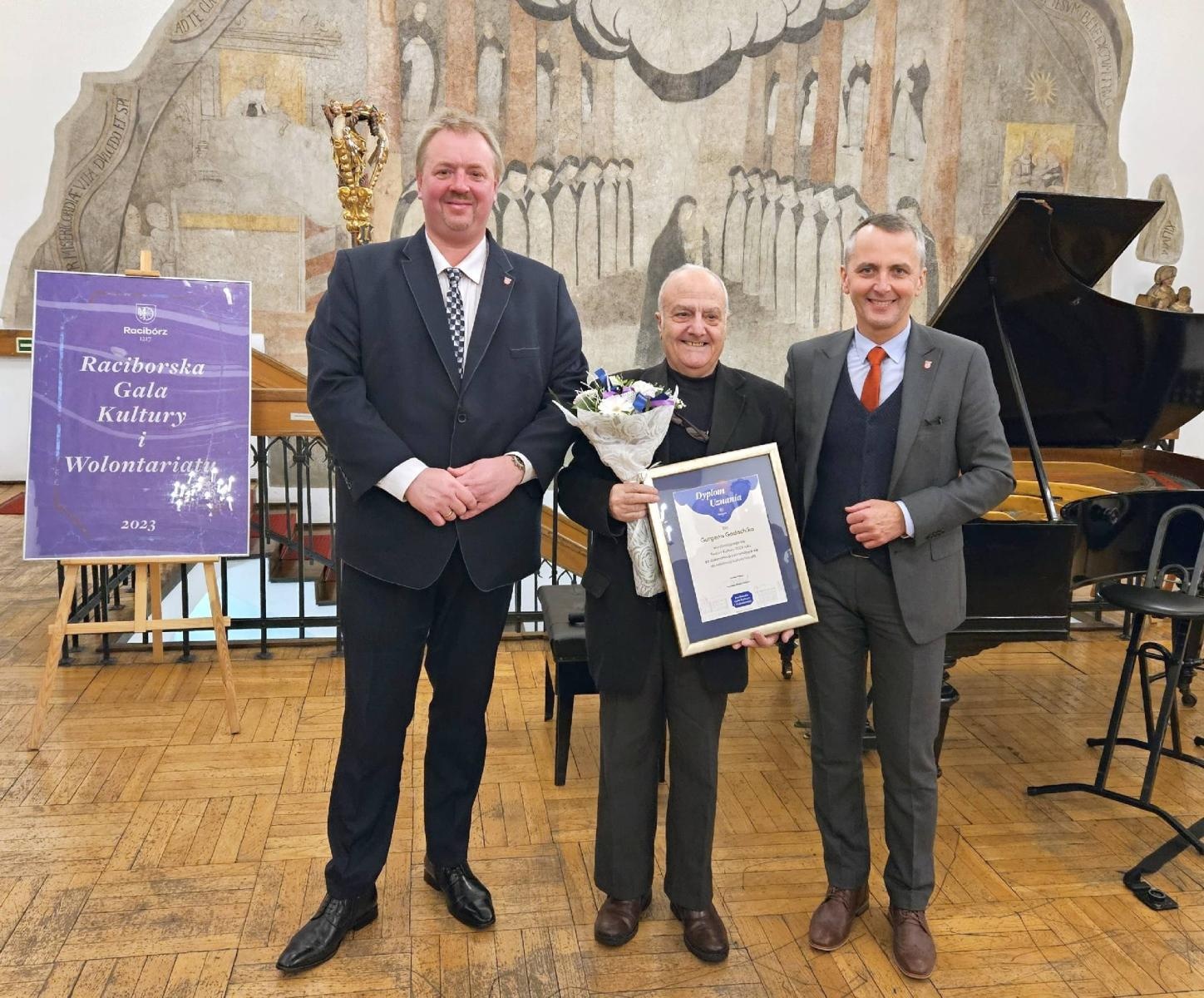 Zdjęcie w galerii na portalu naszraciborz.pl: Prezydent uhonorował laureatów podczas Raciborskiej Gali Kultury i Wolontariatu wiadomości z regionu