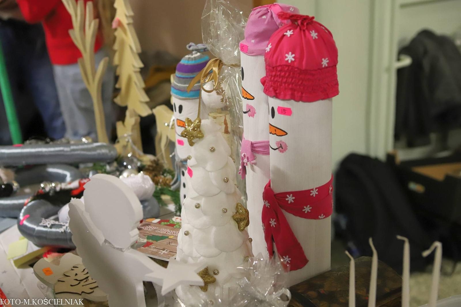 Zdjęcie w galerii na portalu naszraciborz.pl: Jak Gustaw pokochał święta. Kiermasz świąteczny w SP 15 [FOTO] wiadomości z regionu