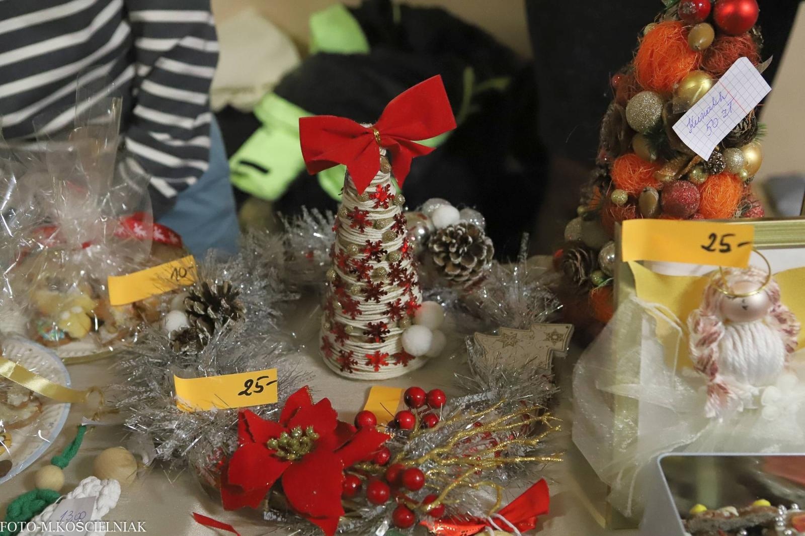 Zdjęcie w galerii na portalu naszraciborz.pl: Jak Gustaw pokochał święta. Kiermasz świąteczny w SP 15 [FOTO] wiadomości z regionu