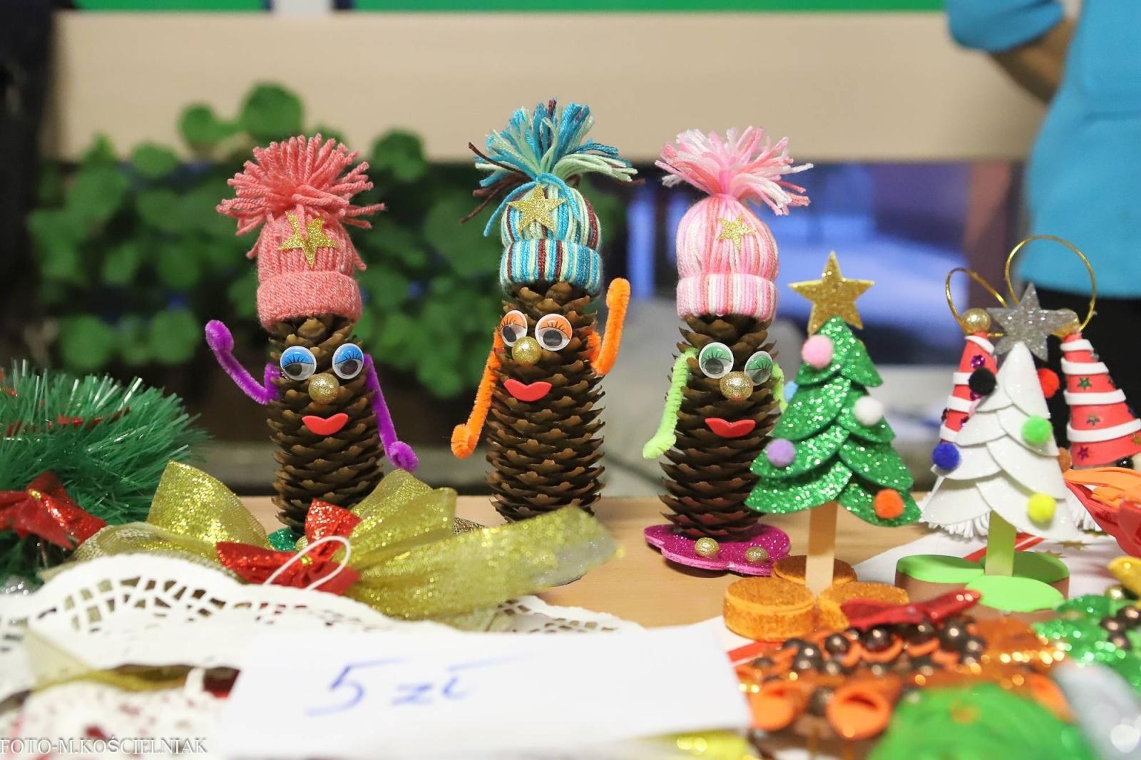 Zdjęcie w galerii na portalu naszraciborz.pl: Jak Gustaw pokochał święta. Kiermasz świąteczny w SP 15 [FOTO] wiadomości z regionu