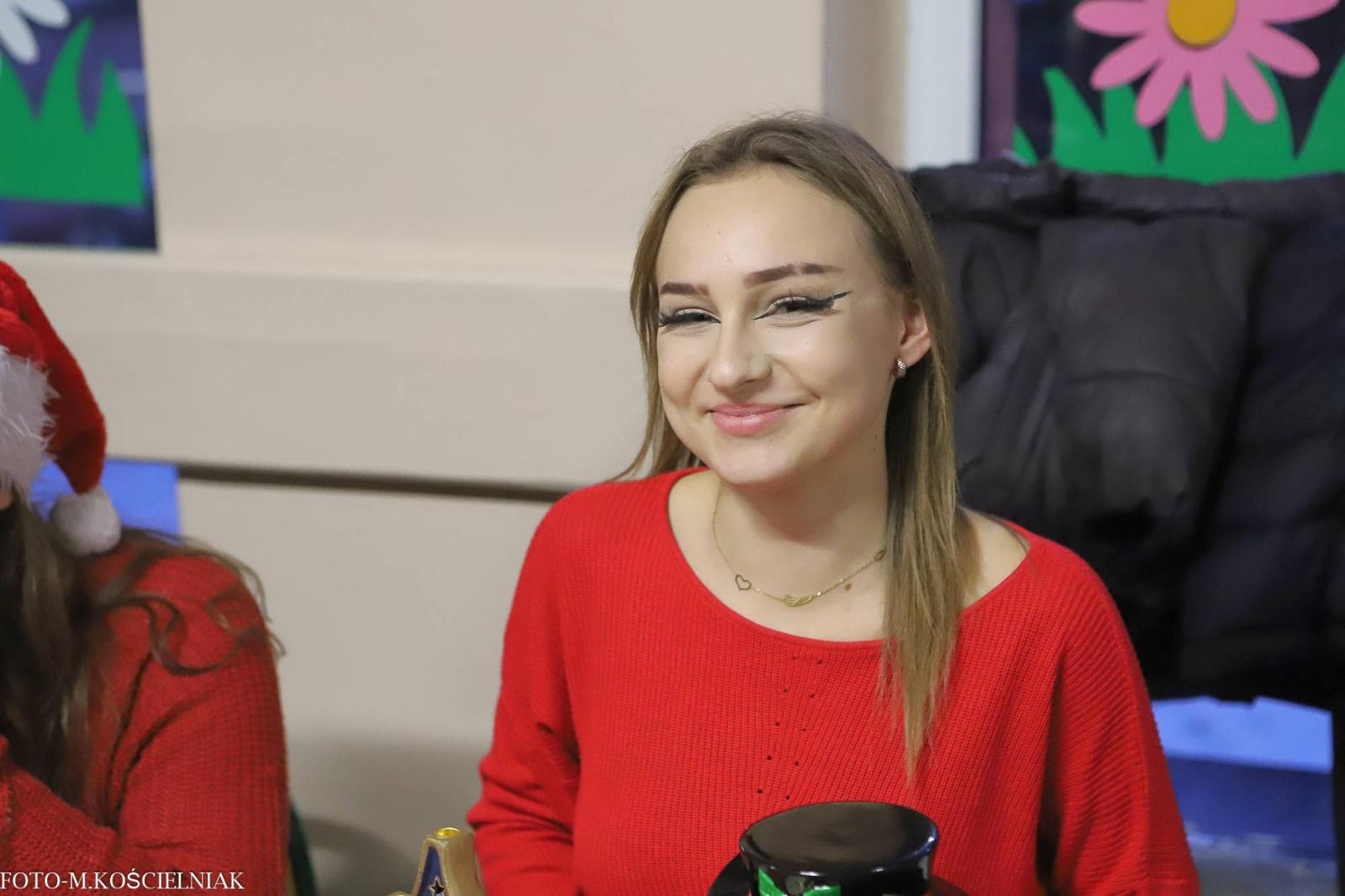 Zdjęcie w galerii na portalu naszraciborz.pl: Jak Gustaw pokochał święta. Kiermasz świąteczny w SP 15 [FOTO] wiadomości z regionu