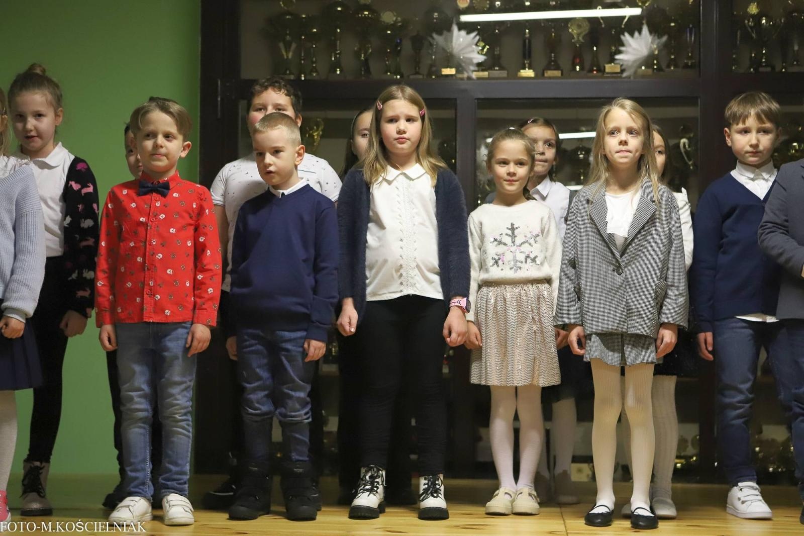 Zdjęcie w galerii na portalu naszraciborz.pl: Jak Gustaw pokochał święta. Kiermasz świąteczny w SP 15 [FOTO] wiadomości z regionu