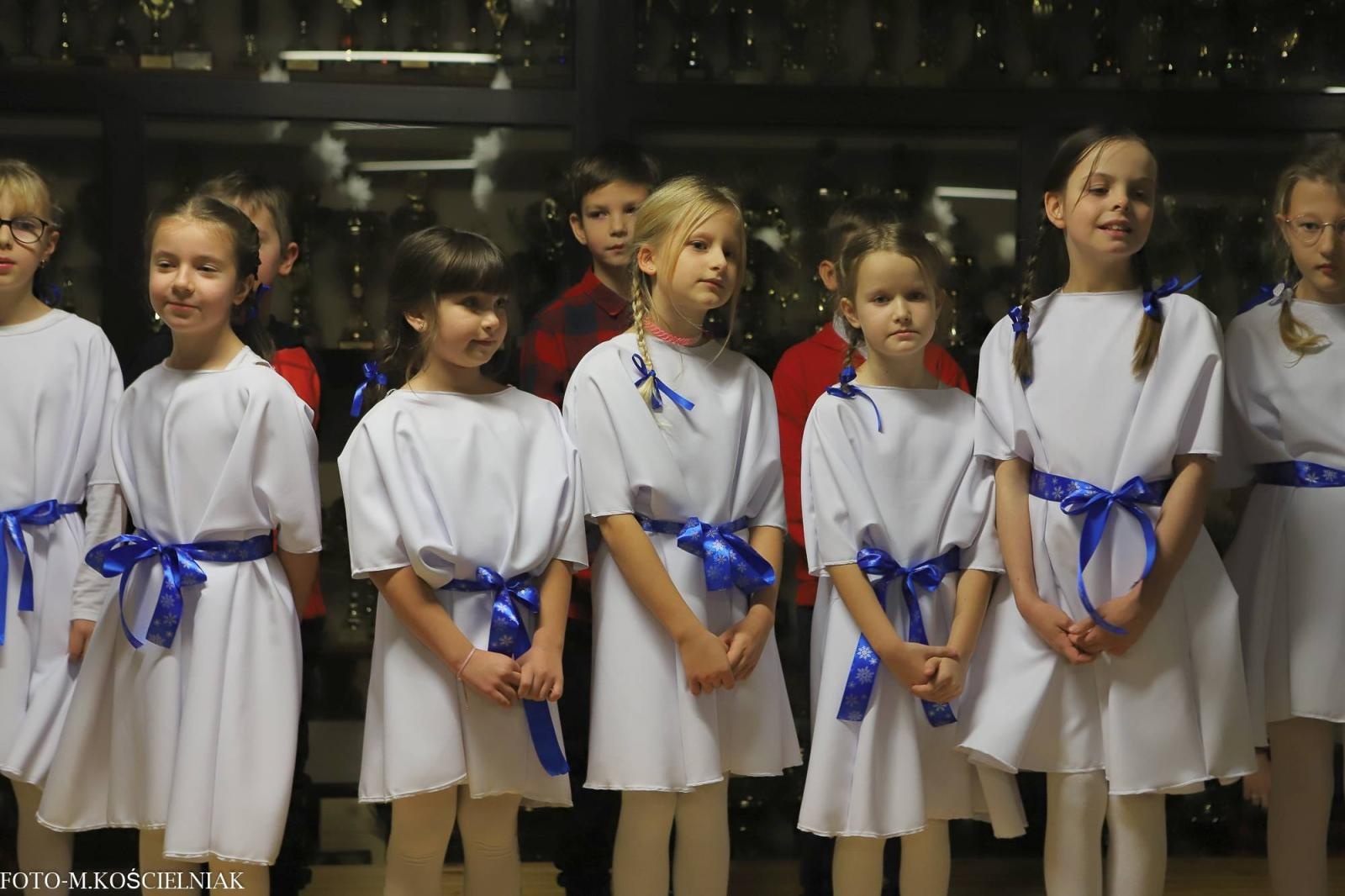 Zdjęcie w galerii na portalu naszraciborz.pl: Jak Gustaw pokochał święta. Kiermasz świąteczny w SP 15 [FOTO] wiadomości z regionu