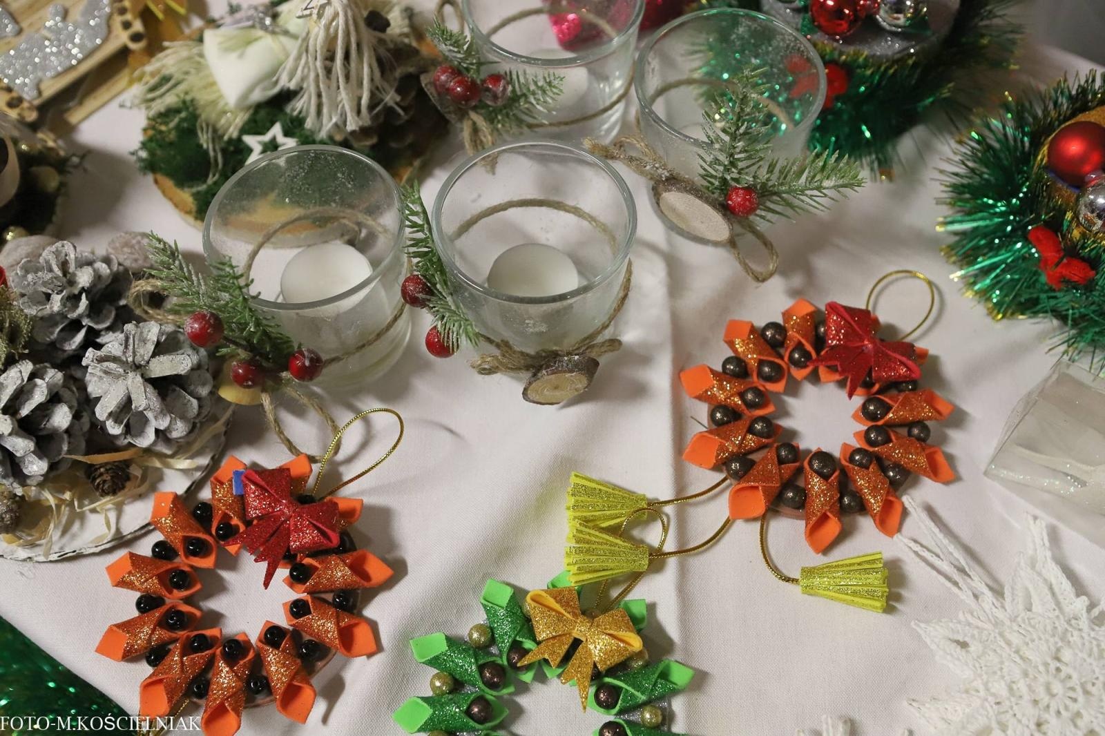 Zdjęcie w galerii na portalu naszraciborz.pl: Jak Gustaw pokochał święta. Kiermasz świąteczny w SP 15 [FOTO] wiadomości z regionu