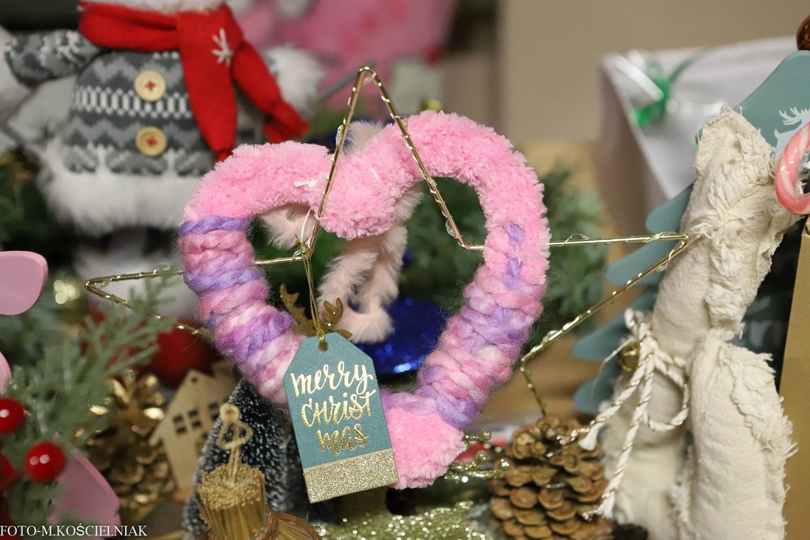 Zdjęcie w galerii na portalu naszraciborz.pl: Jak Gustaw pokochał święta. Kiermasz świąteczny w SP 15 [FOTO] wiadomości z regionu