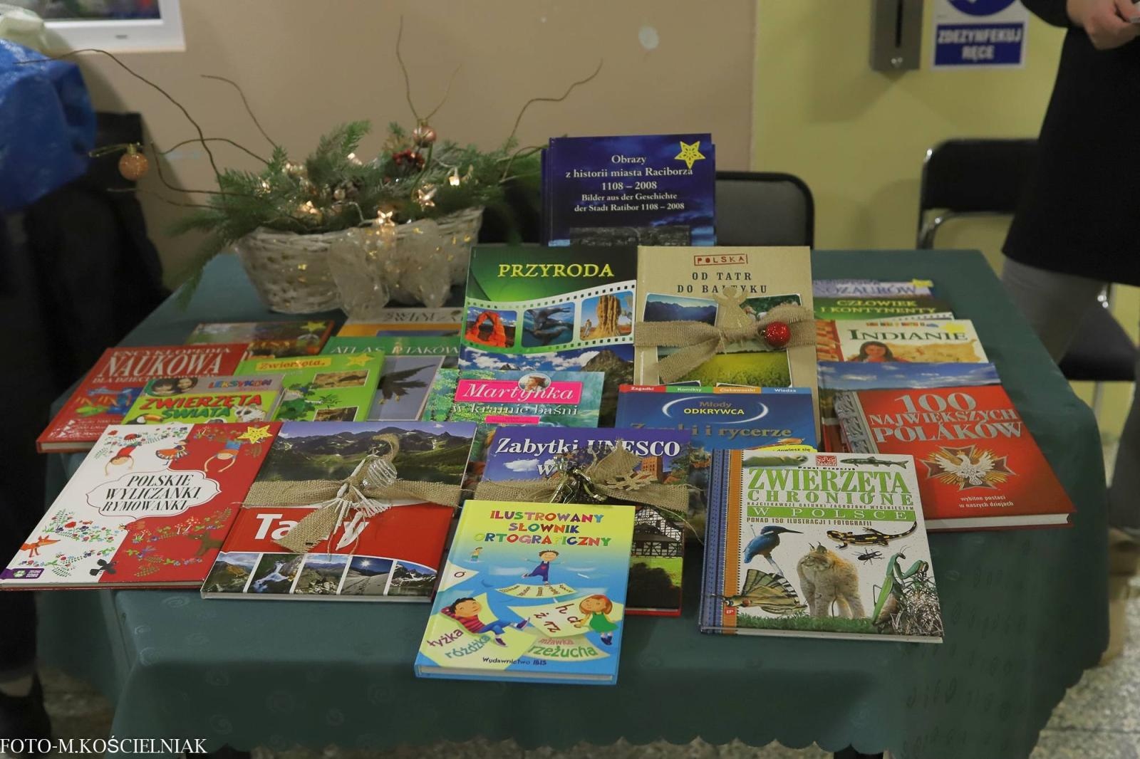 Zdjęcie w galerii na portalu naszraciborz.pl: Jak Gustaw pokochał święta. Kiermasz świąteczny w SP 15 [FOTO] wiadomości z regionu