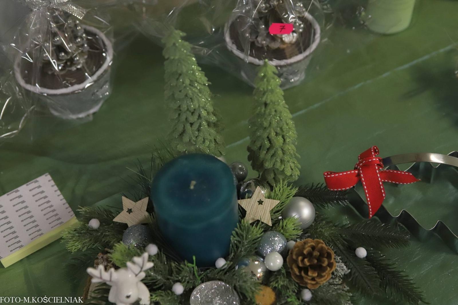 Zdjęcie w galerii na portalu naszraciborz.pl: Jak Gustaw pokochał święta. Kiermasz świąteczny w SP 15 [FOTO] wiadomości z regionu