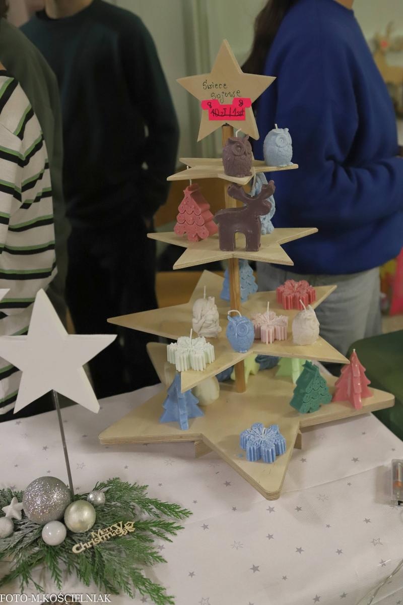 Zdjęcie w galerii na portalu naszraciborz.pl: Jak Gustaw pokochał święta. Kiermasz świąteczny w SP 15 [FOTO] wiadomości z regionu