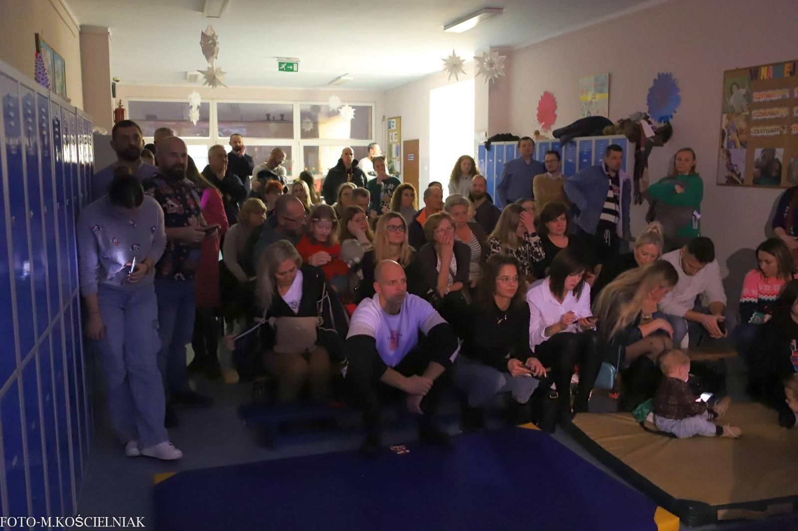 Zdjęcie w galerii na portalu naszraciborz.pl: Jak Gustaw pokochał święta. Kiermasz świąteczny w SP 15 [FOTO] wiadomości z regionu