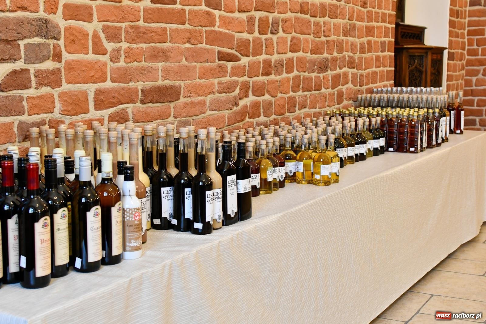 Zdjęcie w galerii na portalu naszraciborz.pl: W Rudach szykuje się ruch jak w Rzymie. Ruszył największy jarmark w regionie [FOTO i WIDEO] wiadomości z regionu