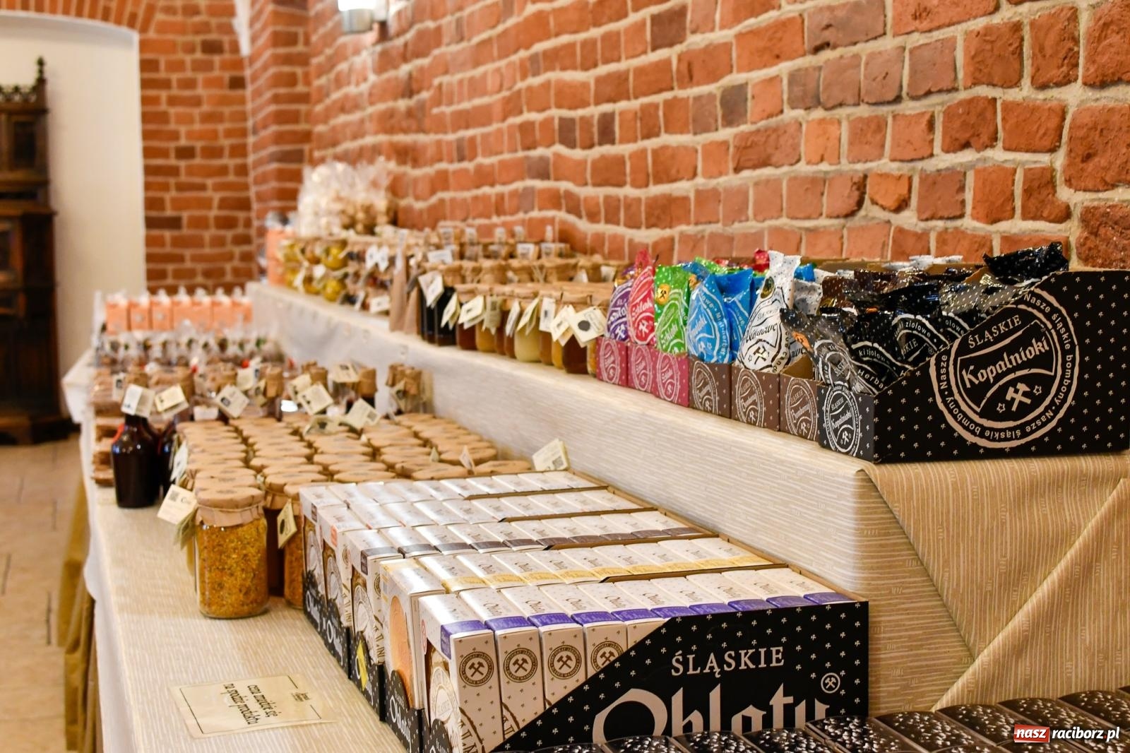 Zdjęcie w galerii na portalu naszraciborz.pl: W Rudach szykuje się ruch jak w Rzymie. Ruszył największy jarmark w regionie [FOTO i WIDEO] wiadomości z regionu