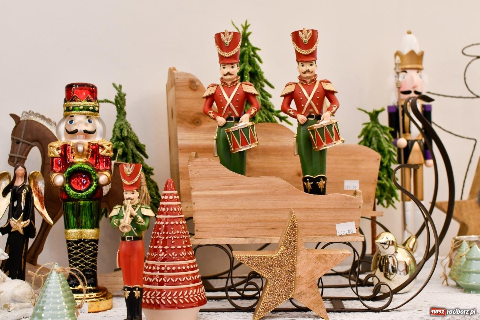 Zdjęcie w galerii na portalu naszraciborz.pl: W Rudach szykuje się ruch jak w Rzymie. Ruszył największy jarmark w regionie [FOTO i WIDEO] wiadomości z regionu