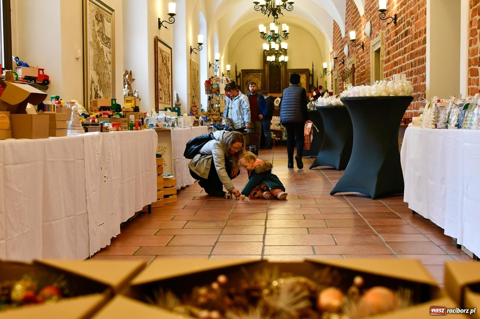 Zdjęcie w galerii na portalu naszraciborz.pl: W Rudach szykuje się ruch jak w Rzymie. Ruszył największy jarmark w regionie [FOTO i WIDEO] wiadomości z regionu