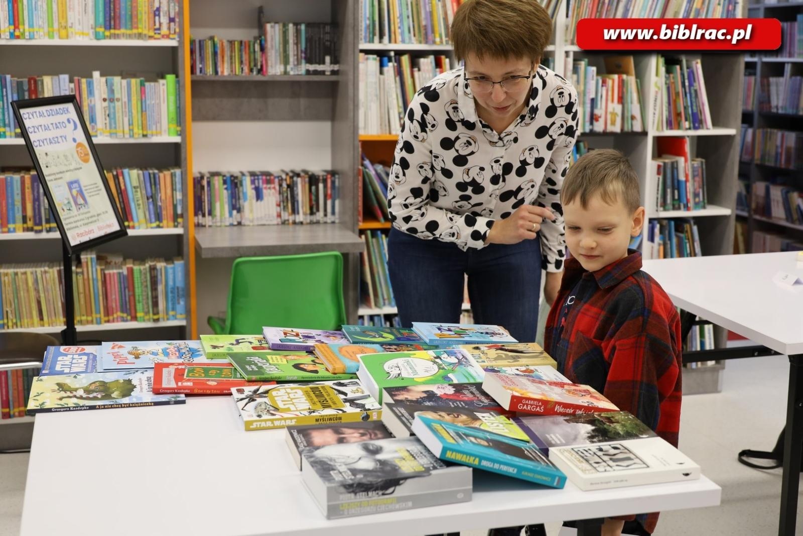 Zdjęcie w galerii na portalu naszraciborz.pl: Czytał dziadek, czytał tata, czytasz Ty?… Konkurs o Muminkach w bibliotece wiadomości z regionu