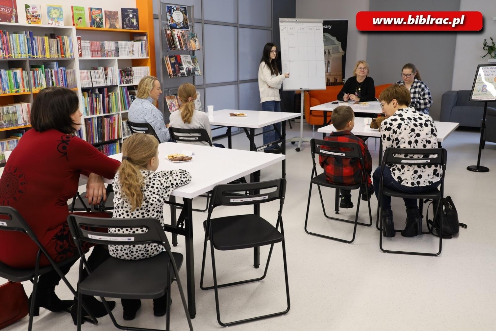 Zdjęcie w galerii na portalu naszraciborz.pl: Czytał dziadek, czytał tata, czytasz Ty?… Konkurs o Muminkach w bibliotece wiadomości z regionu