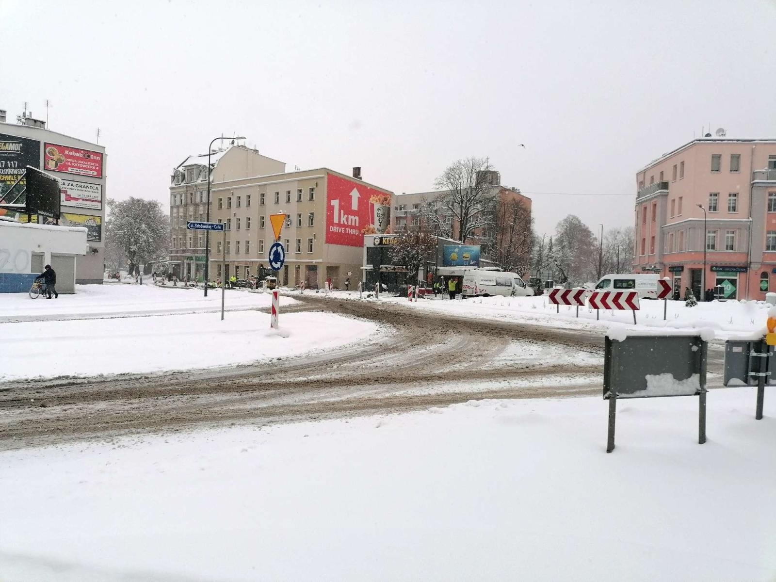 Zdjęcie w galerii na portalu naszraciborz.pl: Zima na całego, a robota wre. Służby podnoszą stopień ostrzeżenia [FOTO] wiadomości z regionu