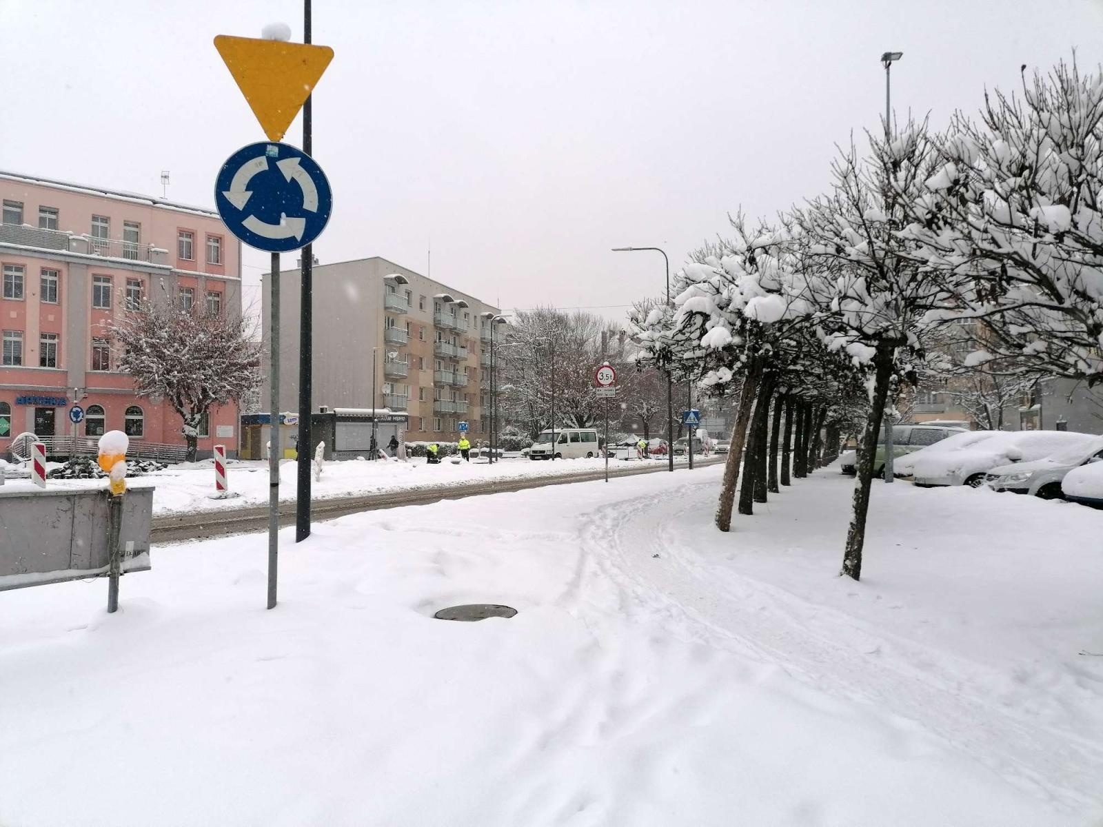 Zdjęcie w galerii na portalu naszraciborz.pl: Zima na całego, a robota wre. Służby podnoszą stopień ostrzeżenia [FOTO] wiadomości z regionu