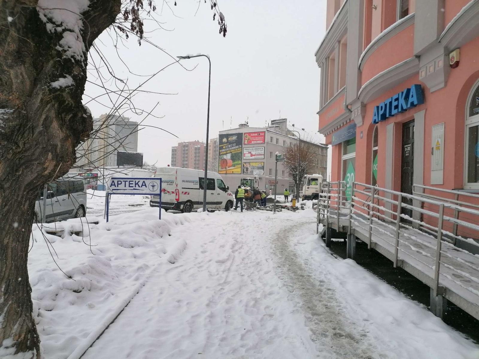 Zdjęcie w galerii na portalu naszraciborz.pl: Zima na całego, a robota wre. Służby podnoszą stopień ostrzeżenia [FOTO] wiadomości z regionu