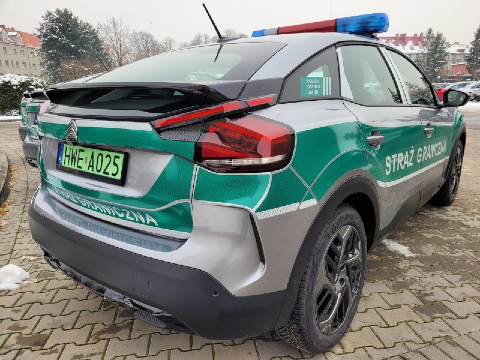 Zdjęcie w galerii na portalu naszraciborz.pl: Nowe Citroëny E-C4 z napędem elektrycznym dla śląskich pograniczników z Raciborza wiadomości z regionu