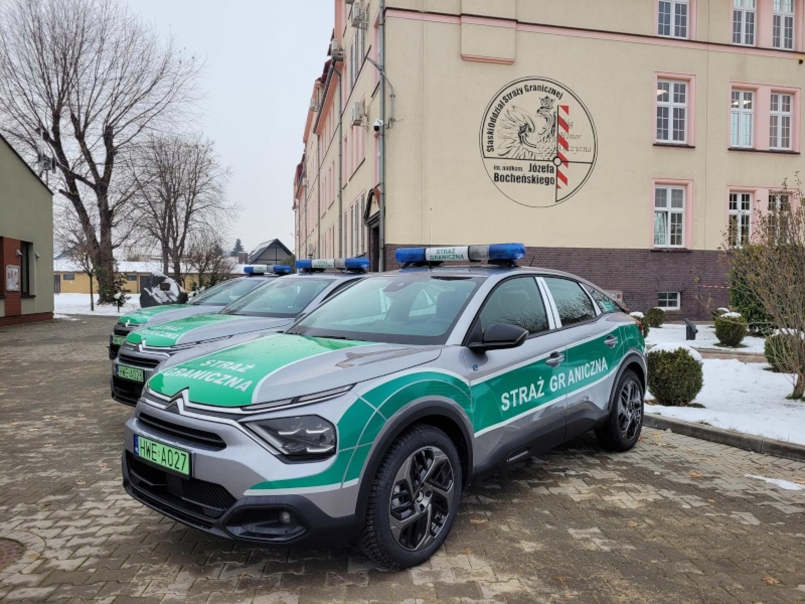 Zdjęcie w galerii na portalu naszraciborz.pl: Nowe Citroëny E-C4 z napędem elektrycznym dla śląskich pograniczników z Raciborza wiadomości z regionu