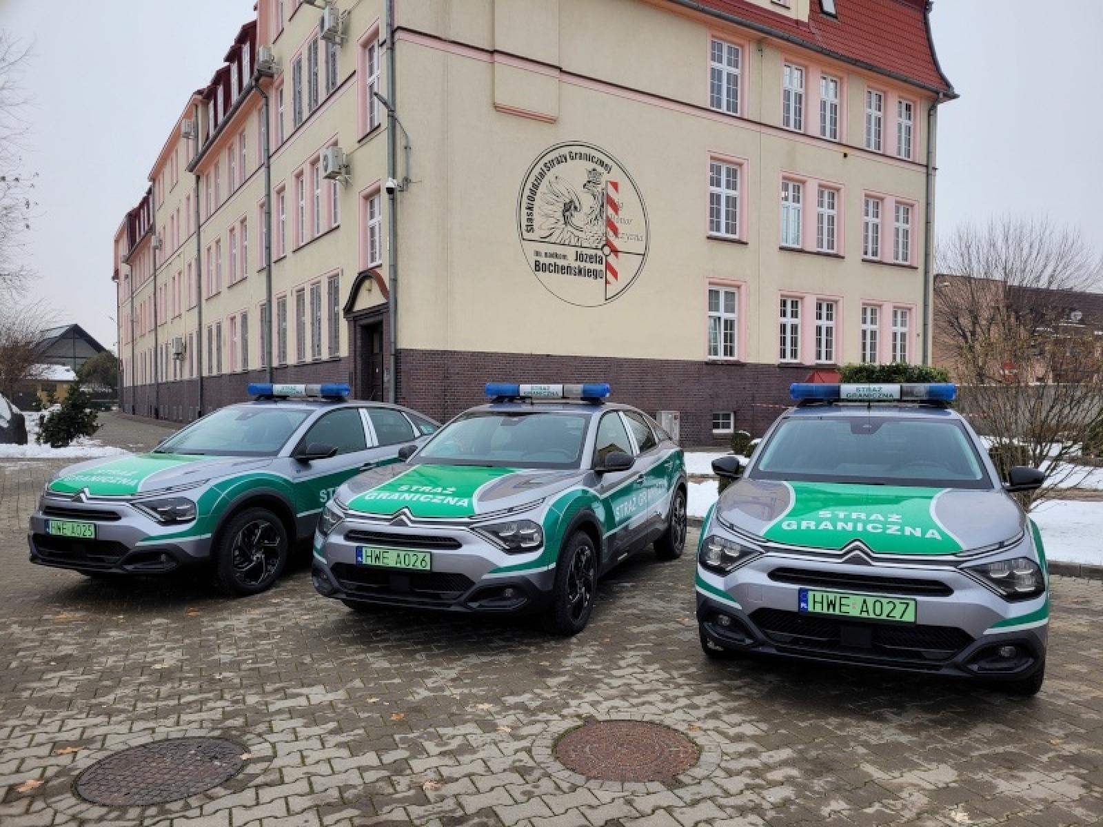 Zdjęcie w galerii na portalu naszraciborz.pl: Nowe Citroëny E-C4 z napędem elektrycznym dla śląskich pograniczników z Raciborza wiadomości z regionu
