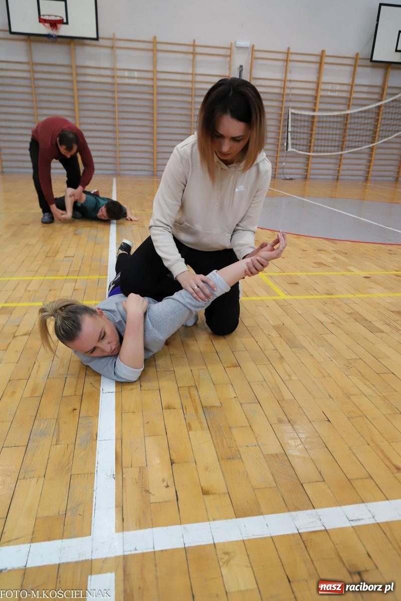 Zdjęcie w galerii na portalu naszraciborz.pl: W życiu nie ma STOP klatki. Seminarium samoobrony w PCS wiadomości z regionu