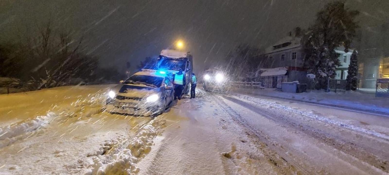 Zdjęcie w galerii na portalu naszraciborz.pl: Trudna sytuacja na drogach. Policja ostrzega i apeluje! [FOTO] wiadomości z regionu