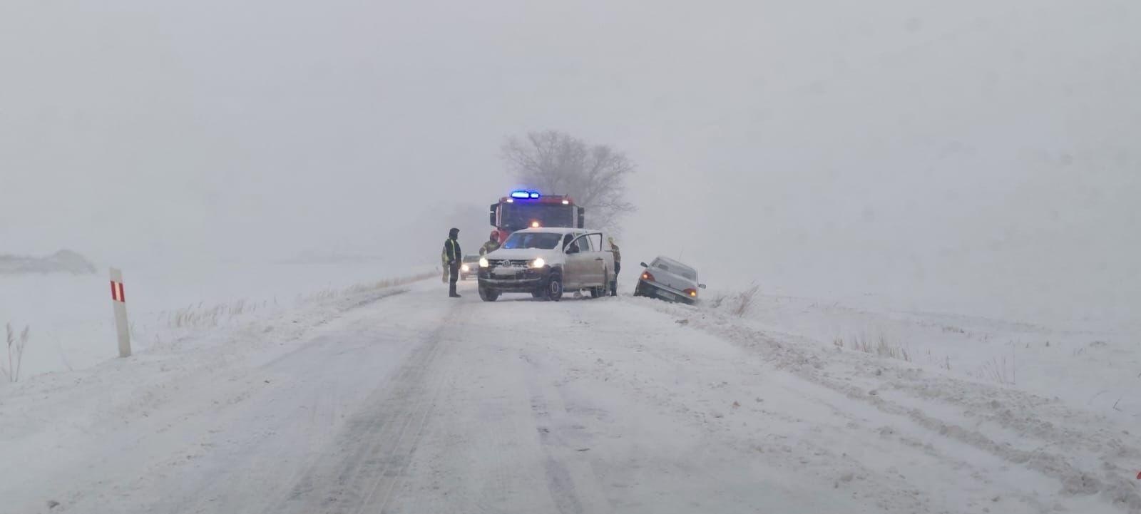 Zdjęcie w galerii na portalu naszraciborz.pl: Trudna sytuacja na drogach. Policja ostrzega i apeluje! [FOTO] wiadomości z regionu