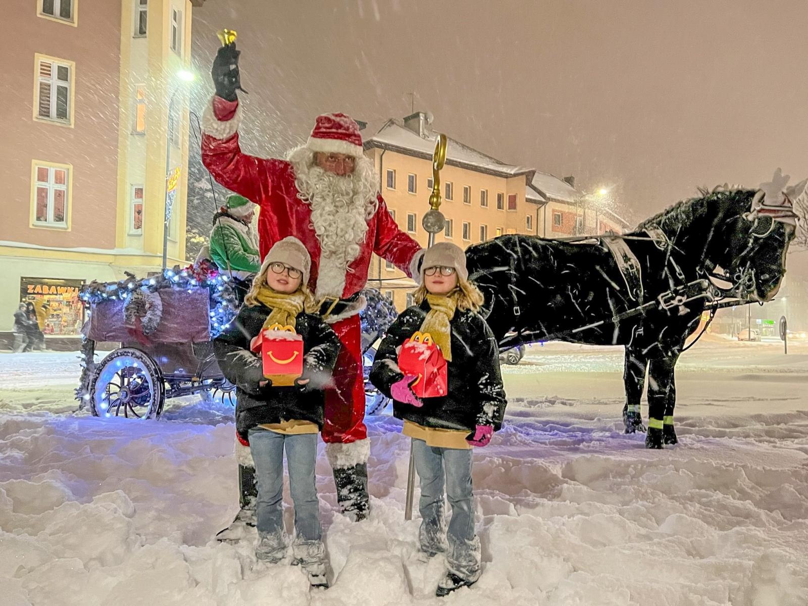 Zdjęcie w galerii na portalu naszraciborz.pl: Święty Mikołaj dotarł dziś do Raciborza [FOTO i WIDEO] wiadomości z regionu