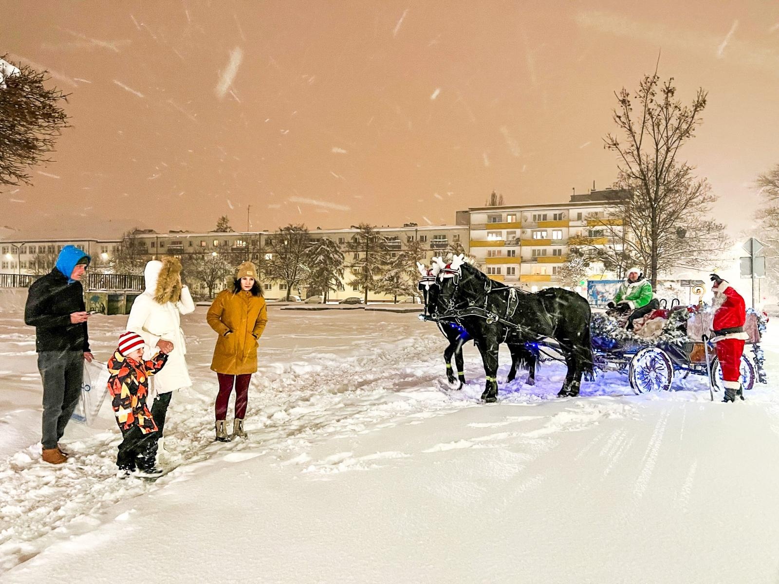 Zdjęcie w galerii na portalu naszraciborz.pl: Święty Mikołaj dotarł dziś do Raciborza [FOTO i WIDEO] wiadomości z regionu