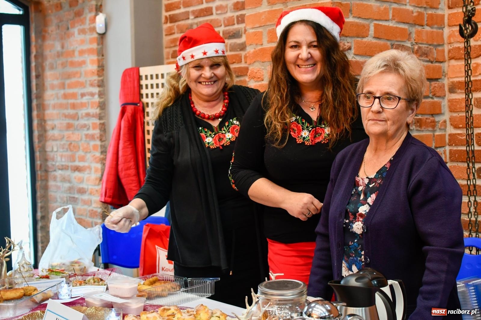 Zdjęcie w galerii na portalu naszraciborz.pl: Kiermasz świąteczny w Tworkowie z premierą banknotu kolekcjonerskiego [FOTO i WIDEO] wiadomości z regionu