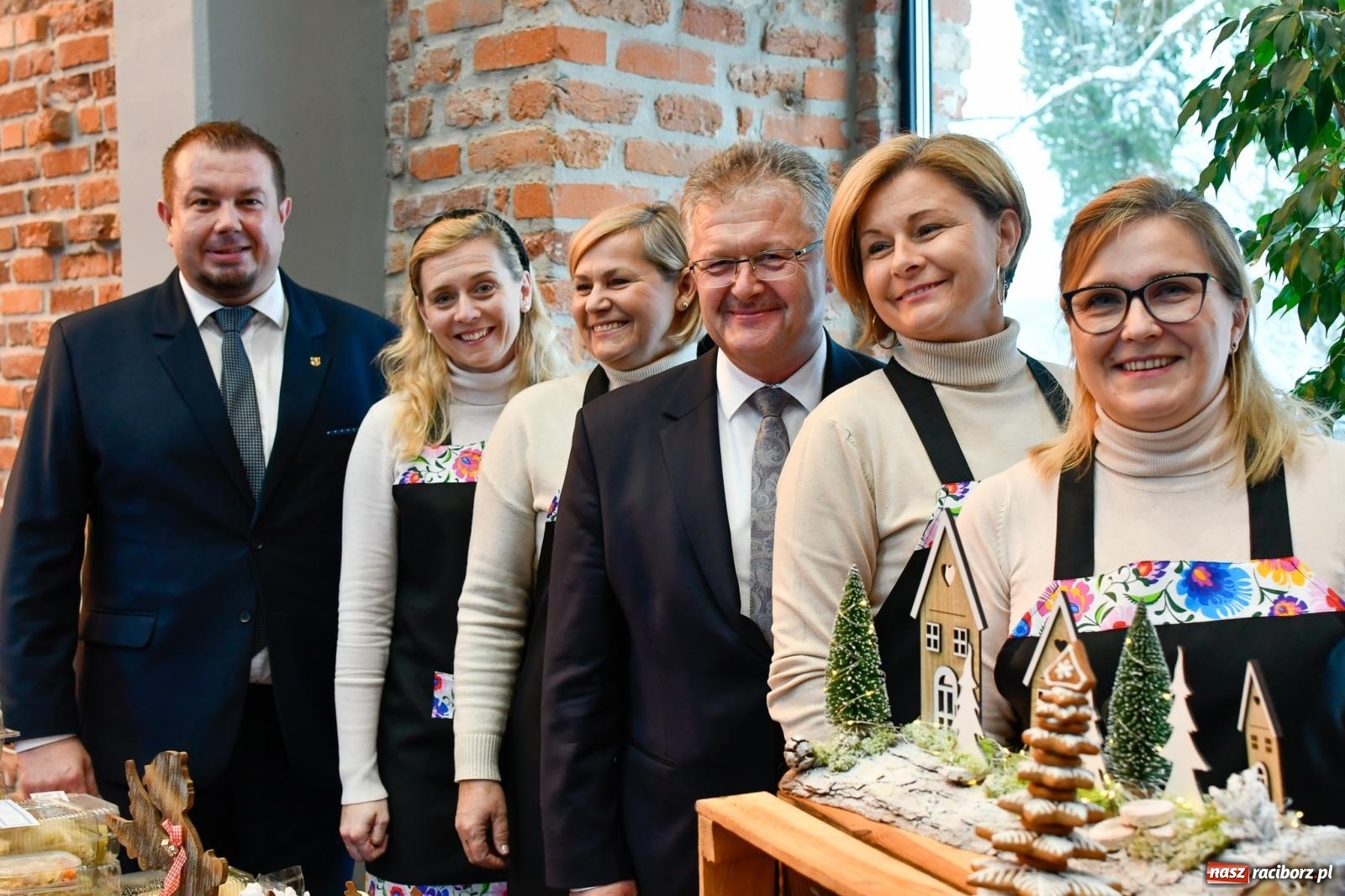 Zdjęcie w galerii na portalu naszraciborz.pl: Kiermasz świąteczny w Tworkowie z premierą banknotu kolekcjonerskiego [FOTO i WIDEO] wiadomości z regionu