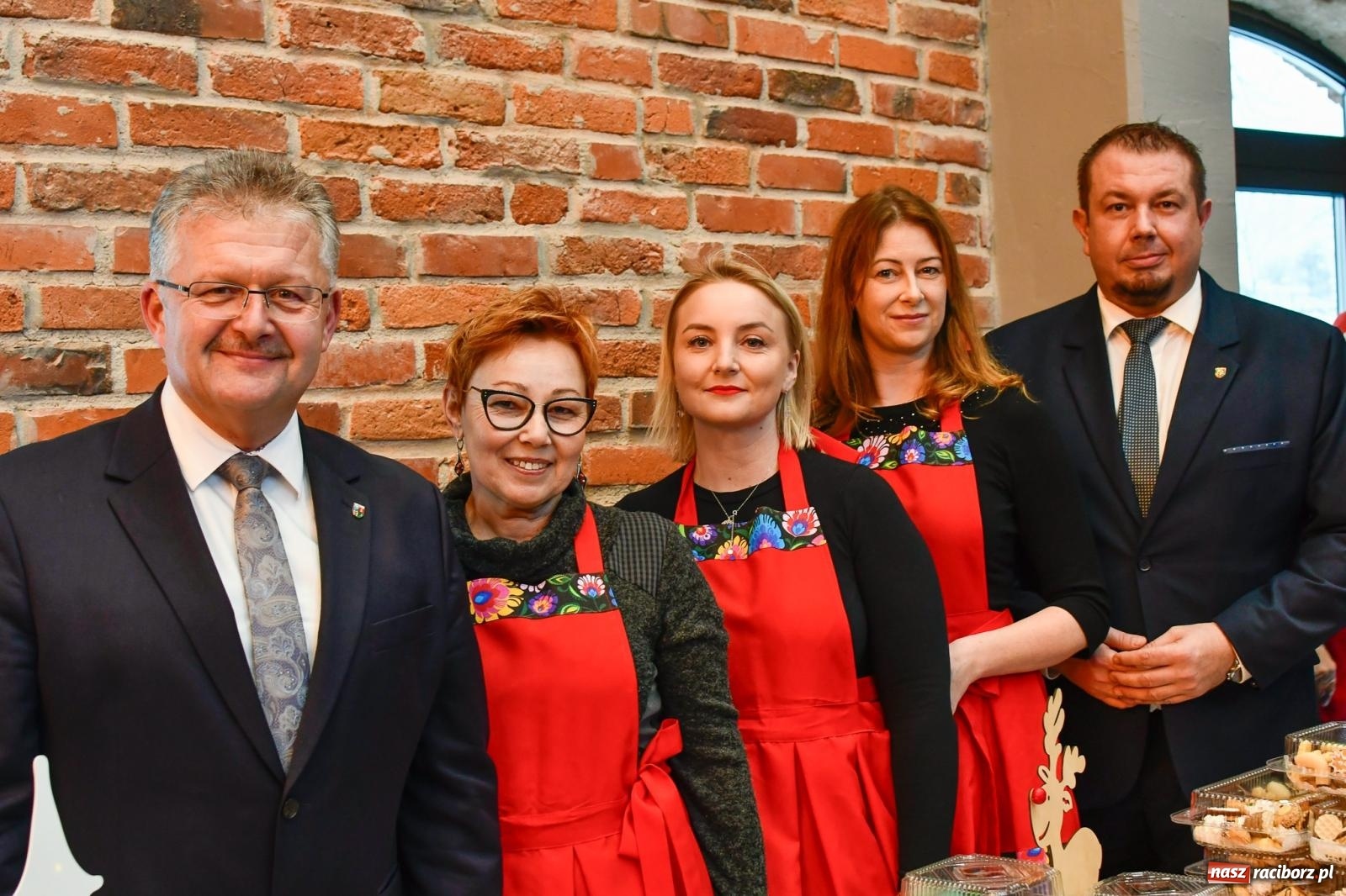 Zdjęcie w galerii na portalu naszraciborz.pl: Kiermasz świąteczny w Tworkowie z premierą banknotu kolekcjonerskiego [FOTO i WIDEO] wiadomości z regionu