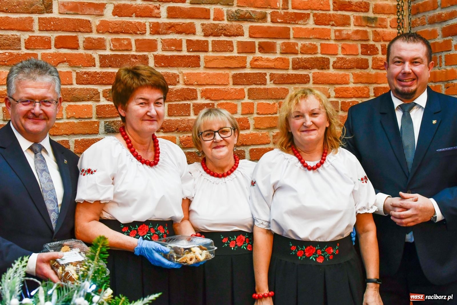 Zdjęcie w galerii na portalu naszraciborz.pl: Kiermasz świąteczny w Tworkowie z premierą banknotu kolekcjonerskiego [FOTO i WIDEO] wiadomości z regionu