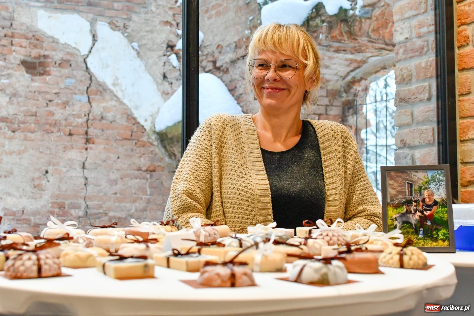 Zdjęcie w galerii na portalu naszraciborz.pl: Kiermasz świąteczny w Tworkowie z premierą banknotu kolekcjonerskiego [FOTO i WIDEO] wiadomości z regionu