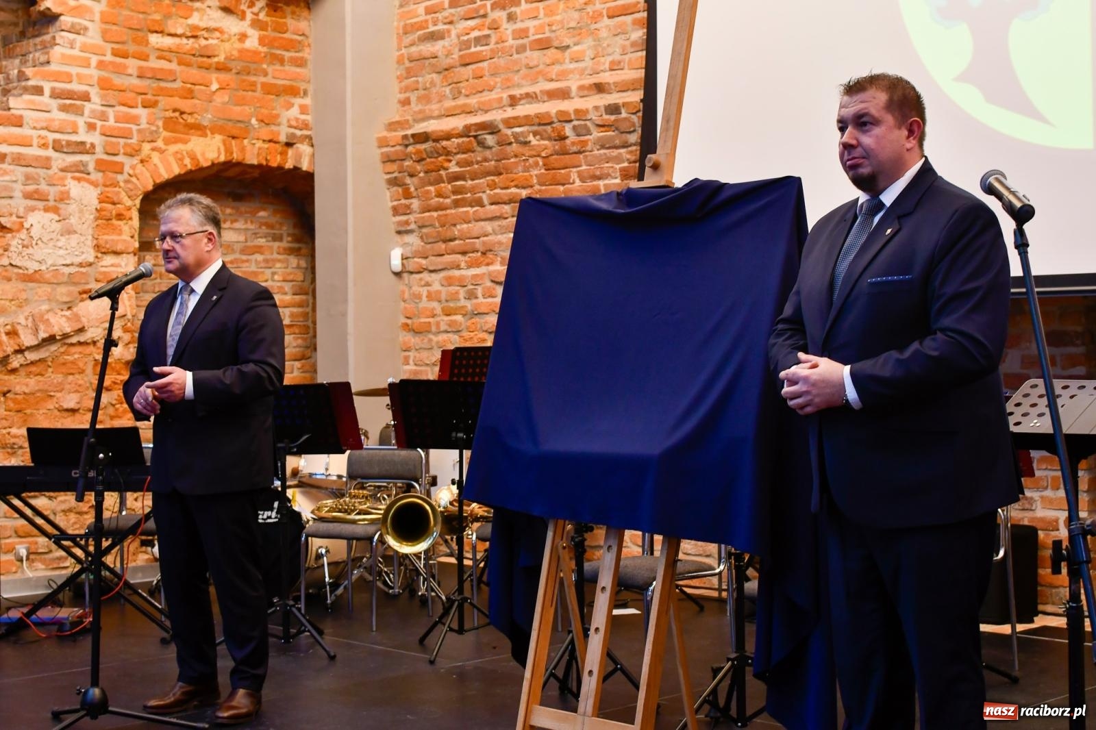 Zdjęcie w galerii na portalu naszraciborz.pl: Kiermasz świąteczny w Tworkowie z premierą banknotu kolekcjonerskiego [FOTO i WIDEO] wiadomości z regionu