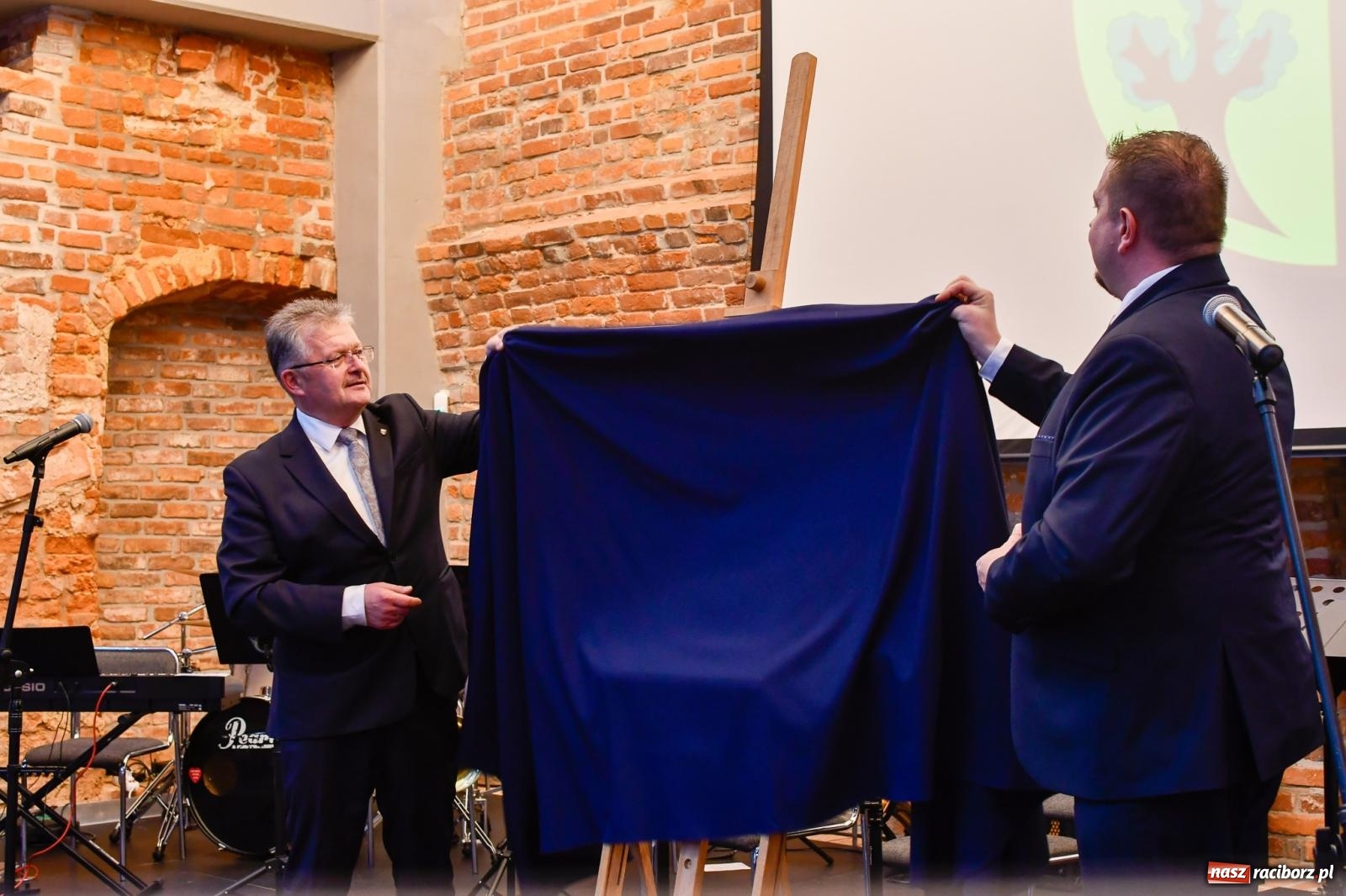 Zdjęcie w galerii na portalu naszraciborz.pl: Kiermasz świąteczny w Tworkowie z premierą banknotu kolekcjonerskiego [FOTO i WIDEO] wiadomości z regionu