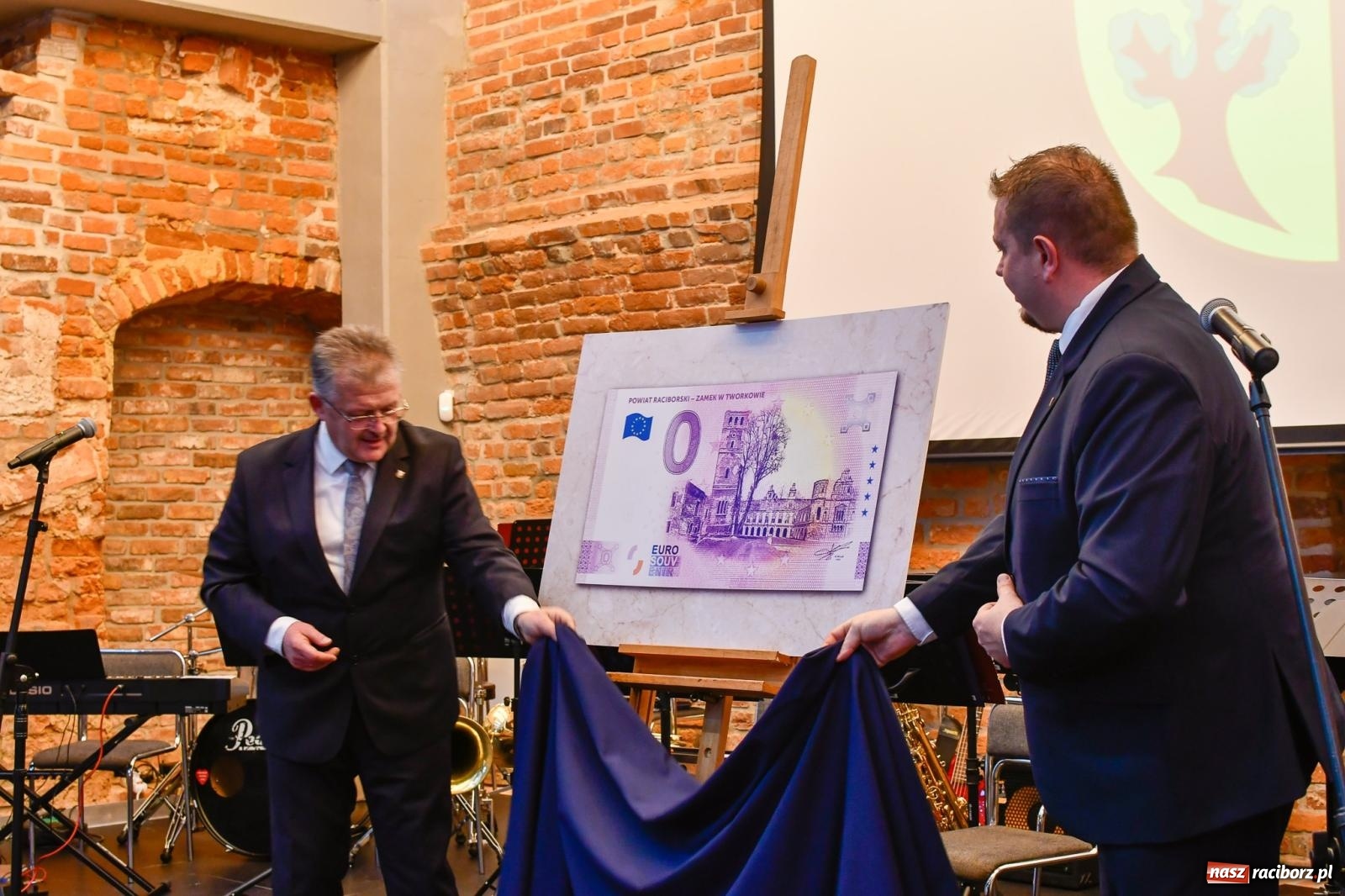 Zdjęcie w galerii na portalu naszraciborz.pl: Kiermasz świąteczny w Tworkowie z premierą banknotu kolekcjonerskiego [FOTO i WIDEO] wiadomości z regionu