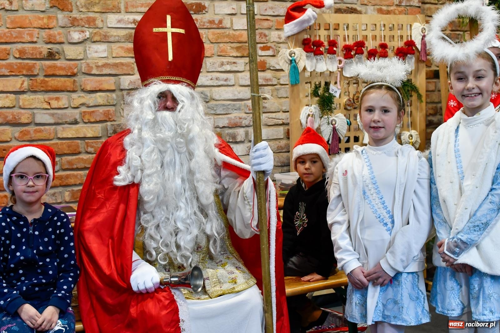Zdjęcie w galerii na portalu naszraciborz.pl: Kiermasz świąteczny w Tworkowie z premierą banknotu kolekcjonerskiego [FOTO i WIDEO] wiadomości z regionu
