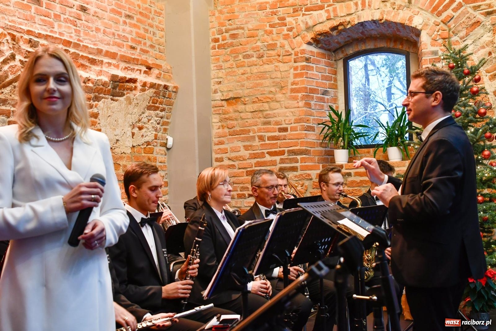 Zdjęcie w galerii na portalu naszraciborz.pl: Kiermasz świąteczny w Tworkowie z premierą banknotu kolekcjonerskiego [FOTO i WIDEO] wiadomości z regionu